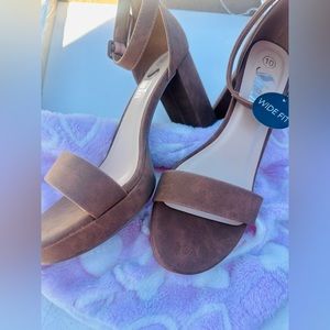 New brown HEELS